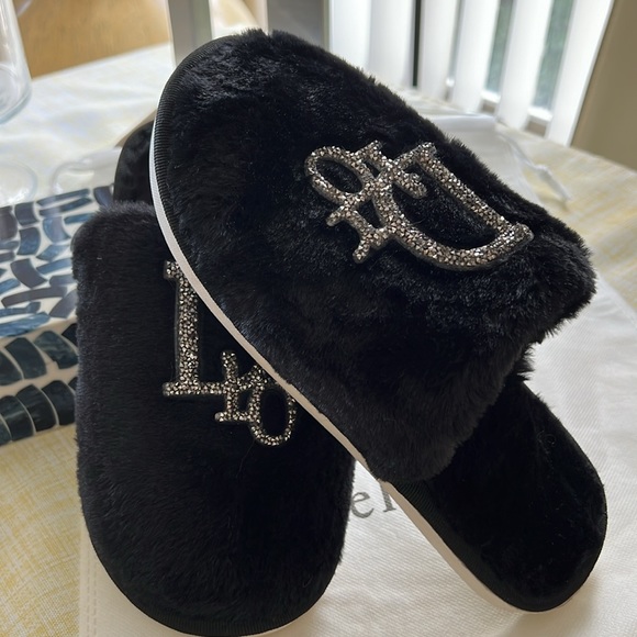 Cozy Faux Fur Slide BLACK/silver🔥House Slipper size 7 NEW 🔥🔥🔥🫵🏻foe you - Picture 3 of 4